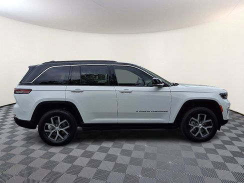 Used 2025 Jeep Grand Cherokee Limited w/ Luxury Tech Group II AWD/4WD image 7