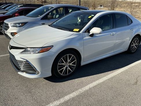 Used 2022 Toyota Camry XLE image 11