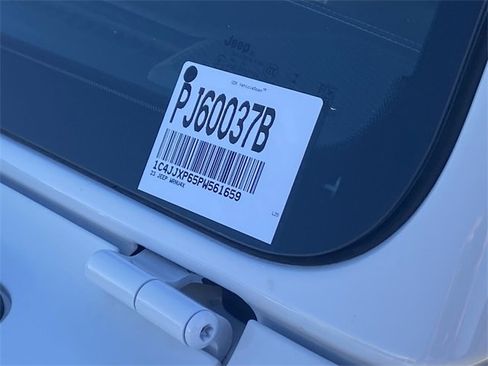 Used 2023 Jeep Wrangler Unlimited Sahara image 33