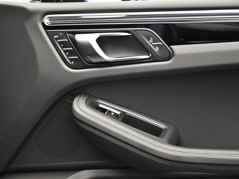 Certified 2025 Porsche Macan image 46