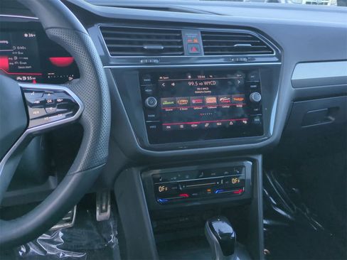 Used 2022 Volkswagen Tiguan SE R-Line image 27