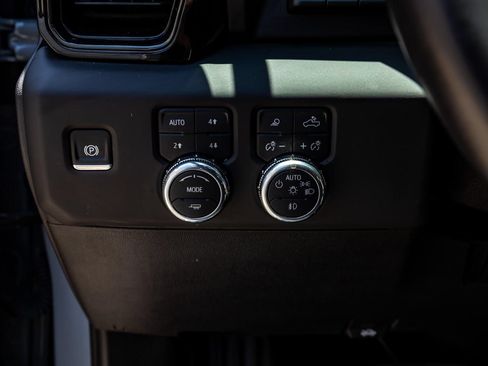 Used 2025 GMC Sierra 2500 AT4X AWD/4WD image 17