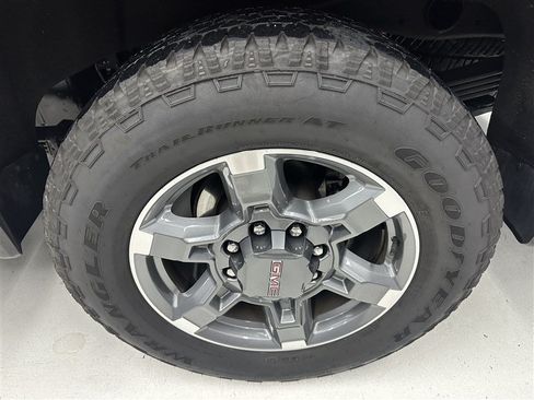 Used 2025 GMC Sierra 2500 SLT w/ SLT Premium Package AWD/4WD image 16