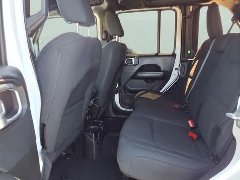 Used 2018 Jeep Wrangler Unlimited Sahara AWD/4WD image 21