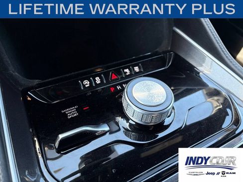 Used 2024 Jeep Wagoneer 4WD w/ Premium Group I image 19