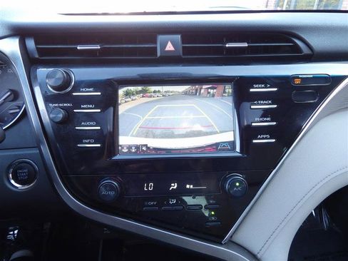 Used 2018 Toyota Camry SE image 19