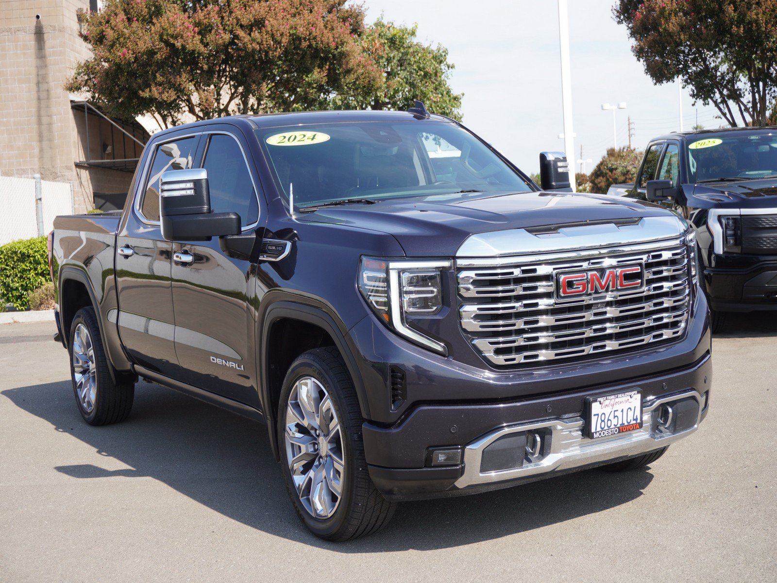 Used 2024 GMC Sierra 1500 Denali w/ Denali Reserve Package AWD/4WD image 1