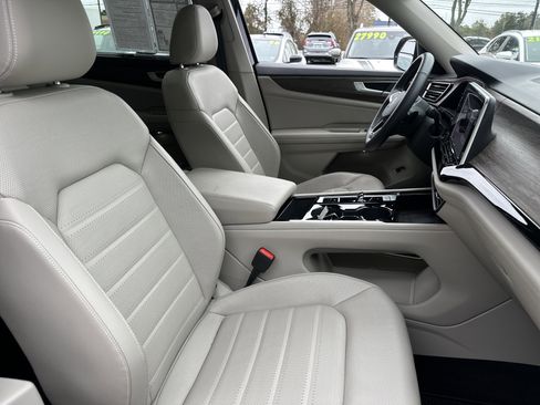 Used 2024 Volkswagen Atlas SEL image 13