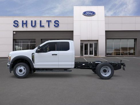 New 2026 Ford F450 XL w/ XL Chrome Package image 3
