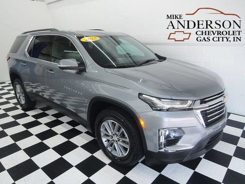 Used 2023 Chevrolet Traverse LT FWD image 1