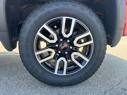 Used 2024 GMC Sierra 1500 AT4 w/ Technology Package image 10