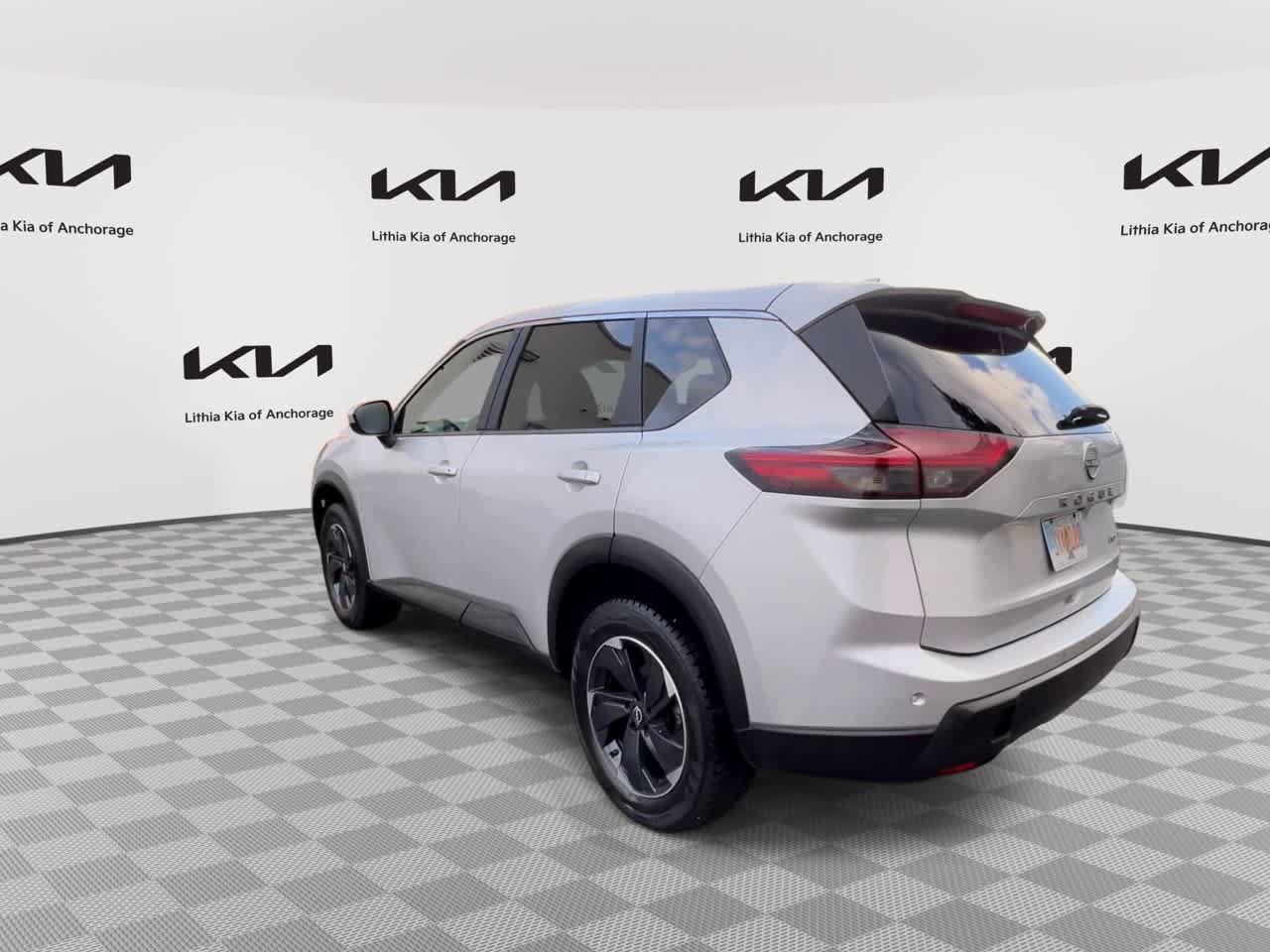Used 2025 Nissan Rogue SV AWD/4WD image 6