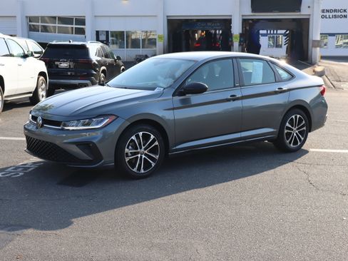 Used 2025 Volkswagen Jetta Sport FWD image 5