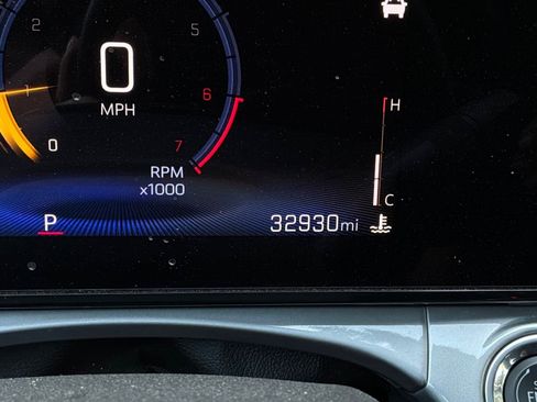 Used 2025 Chevrolet Trax LT FWD image 37