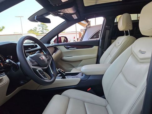 Used 2017 Cadillac XT5 Luxury w/ Driver Awareness Package FWD image 21