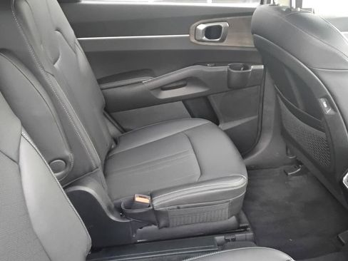 Used 2022 Kia Sorento EX w/ Panoramic Sunroof Package image 25