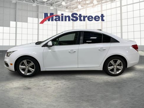 Used 2016 Chevrolet Cruze LT image 2