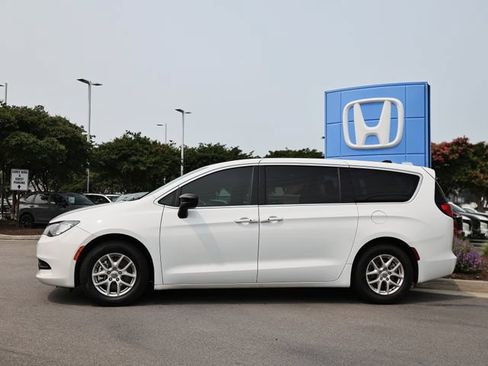 Used 2024 Chrysler Voyager LX FWD image 4