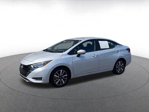 Used 2025 Nissan Versa SV FWD image 7