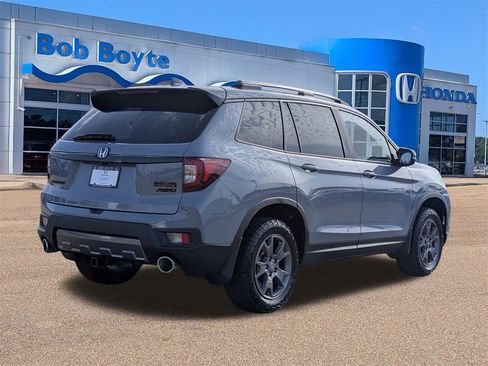 Certified 2024 Honda Passport TrailSport image 3