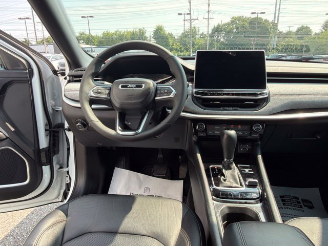 Used 2023 Jeep Compass Latitude AWD/4WD image 16