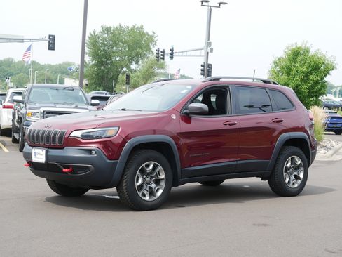 Used 2019 Jeep Cherokee Trailhawk w/ Cold Weather Group AWD/4WD image 2