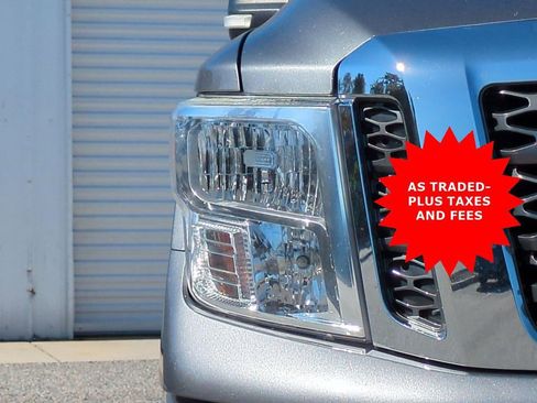 Used 2018 Nissan Titan SV image 10