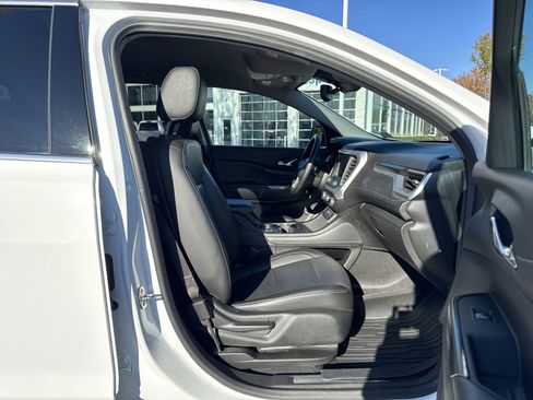 Used 2023 GMC Acadia SLT image 33