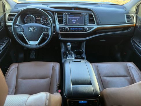 Used 2019 Toyota Highlander Limited Platinum image 10