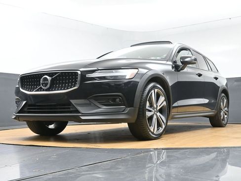 Used 2025 Volvo V60 B5 Cross Country Plus AWD/4WD image 48