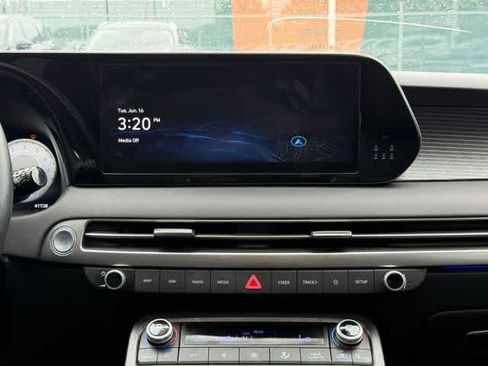 Used 2024 Hyundai Palisade Limited FWD image 12