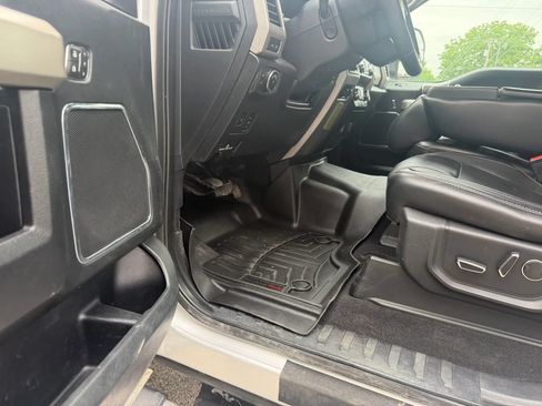 Used 2019 Ford F250 Lariat w/ Lariat Ultimate Package AWD/4WD image 19