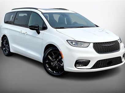 New 2026 Chrysler Pacifica Limited w/ S Appearance Package