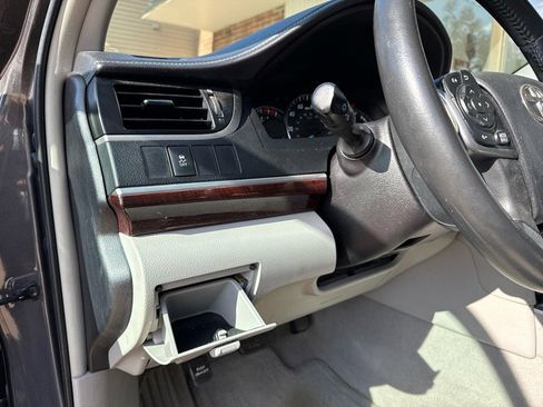 Used 2014 Toyota Camry XLE image 16