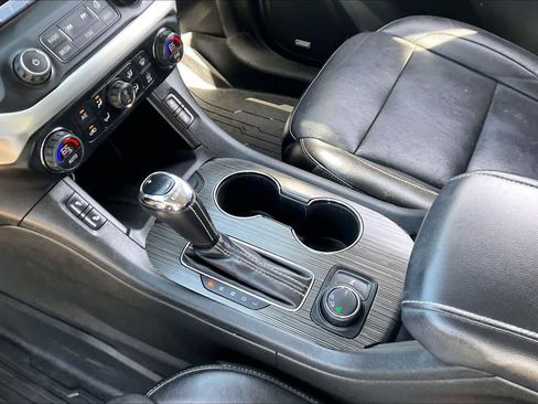 Used 2019 GMC Acadia SLT w/ Black Edition image 17