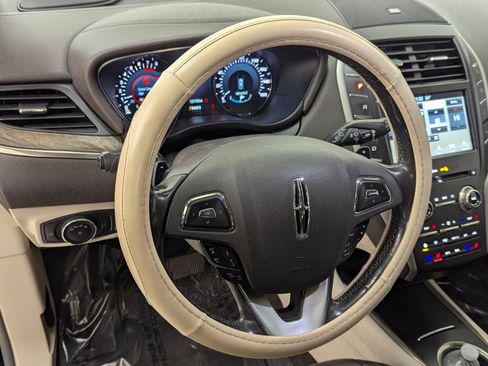 Used 2017 Lincoln MKC Reserve image 4