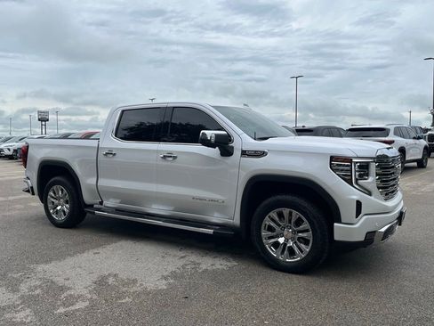 Used 2024 GMC Sierra 1500 Denali w/ Technology Package AWD/4WD image 3