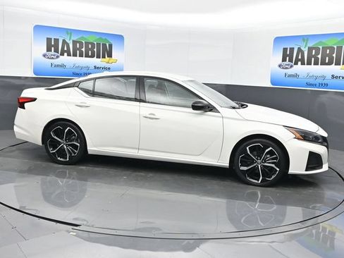 Used 2024 Nissan Altima 2.5 SR FWD image 7