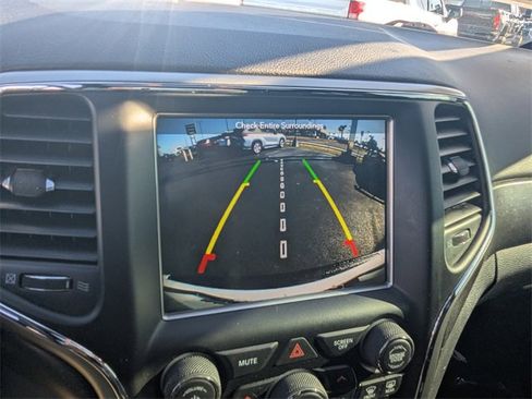 Used 2018 Jeep Grand Cherokee Altitude image 23