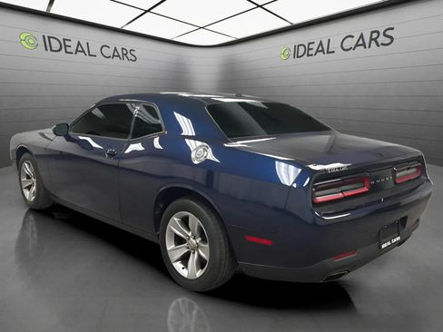 Used 2015 Dodge Challenger SXT RWD image 7