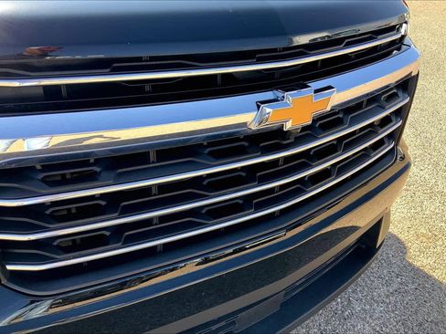 Used 2025 Chevrolet Traverse LT image 37