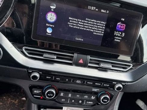 Certified 2022 Kia Niro EX Premium image 10