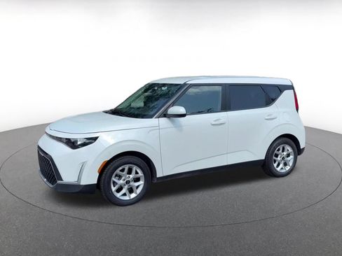 Used 2025 Kia Soul LX w/ LX Technology Package FWD image 8