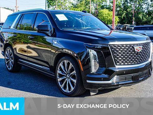 Used 2026 Cadillac Escalade Luxury w/ Touring Package AWD/4WD image 4
