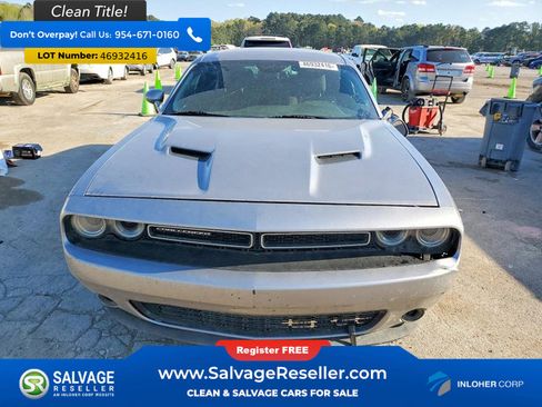 Used 2016 Dodge Challenger SXT image 7