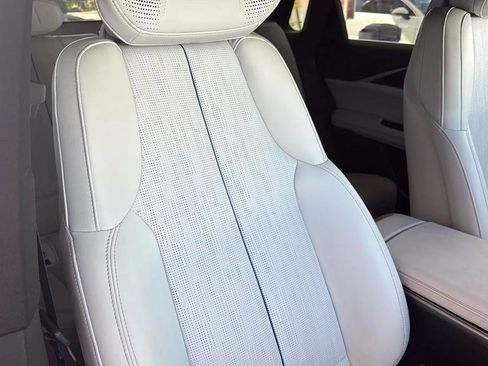 Used 2023 Cadillac Lyriq 2WD image 33