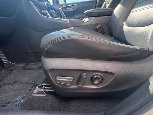 Used 2019 Toyota RAV4 Limited FWD image 20