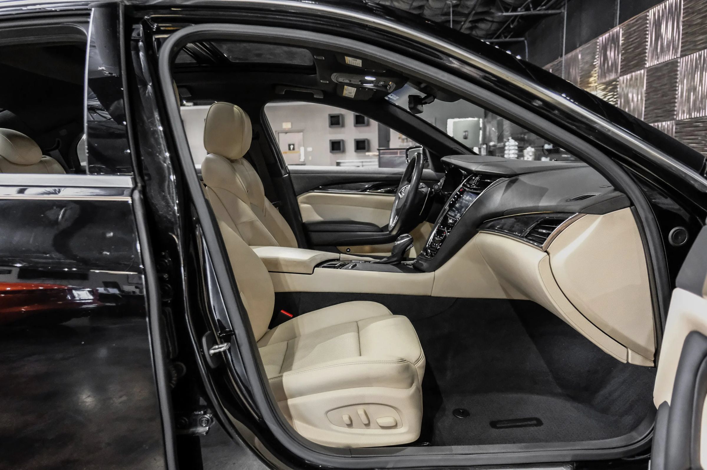 Used 2019 Cadillac CTS Luxury RWD image 38