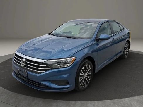 Used 2021 Volkswagen Jetta SE FWD image 3