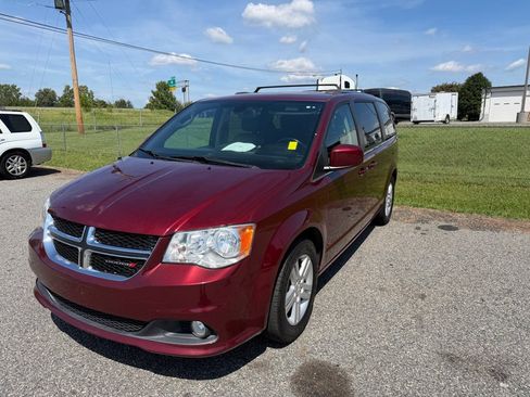 Used 2019 Dodge Grand Caravan SXT FWD image 1